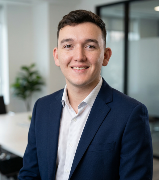 Retrato de Cristian Gabriel Flores, fundador y CEO de MarkeDevs